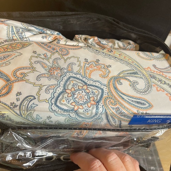 NIP! London Fog 6 piece King Sheet Set - Paisley Pattern - Picture 3 of 3